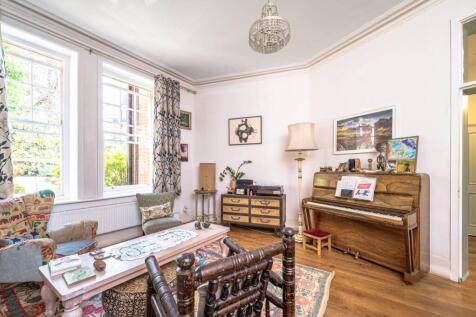 Kings Gardens, West Hampstead... 2 bed flat for sale