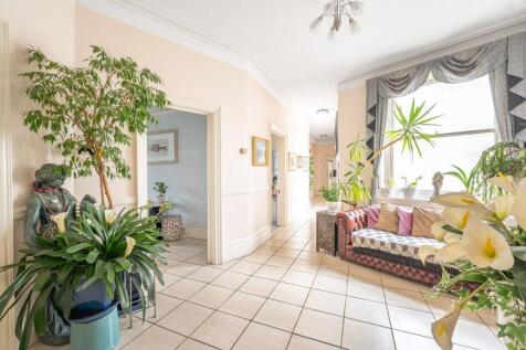 Avenue Mansions, West Hampstead... 4 bed flat for sale