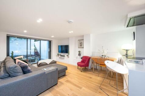 Belsize Avenue, Belsize Park, London... 3 bed flat for sale