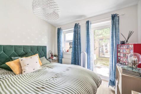 Sumatra Road, West Hampstead, London... 2 bed flat for sale
