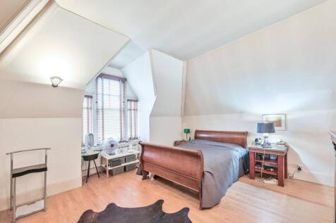 West Heath Road, Hampstead, London, NW3 3 bed flat for sale