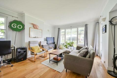 Colebrook Close, Putney, London, SW15 3 bed flat for sale