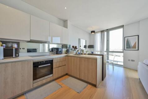 Plaza Gardens, East Putney, London, SW15 2 bed flat for sale