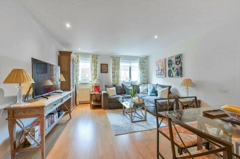 Upper Richmond Road, Putney, London... 2 bed flat for sale