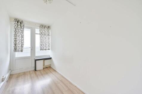 Tangley Grove, Roehampton, London, SW15 2 bed flat for sale