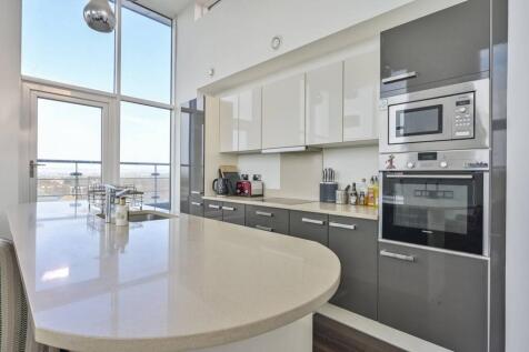Roehampton Lane, Roehampton, London... 2 bed penthouse for sale