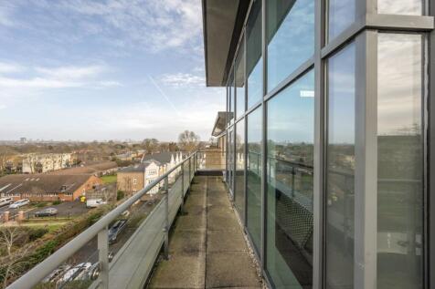 Roehampton Lane, Roehampton, London... 2 bed penthouse for sale