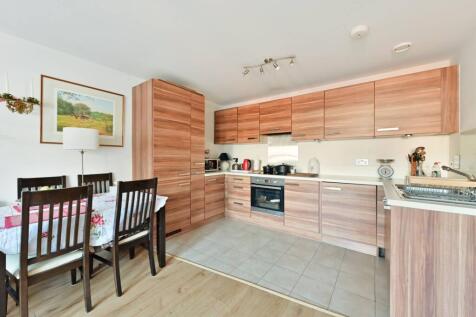 Garratt Lane, Wandsworth Town... 2 bed flat for sale