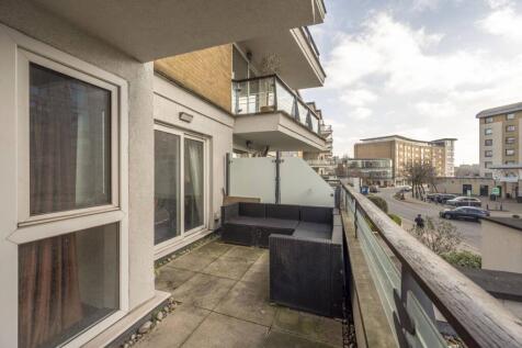 Smugglers Way, Wandsworth, London, SW18 2 bed flat for sale