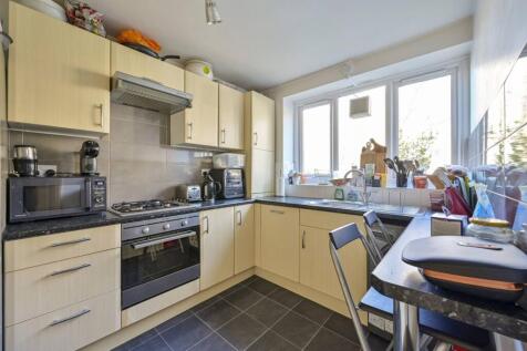 Hayward Gardens, Putney Heath... 3 bed flat for sale