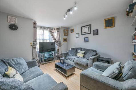 3 bedroom flat for sale