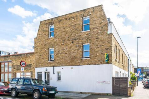 Latchmere Road, Battersea, London, SW11 2 bed flat for sale