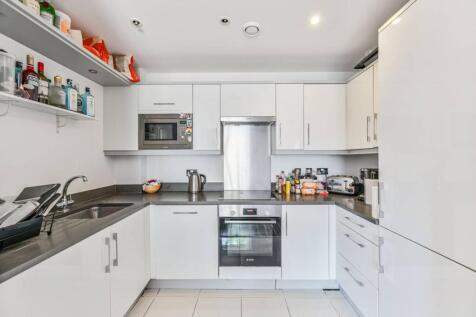 Eltringham Street, Wandsworth Town... 2 bed flat for sale
