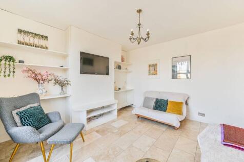 Goldsborough House, Clapham, London, SW8 3 bed flat for sale