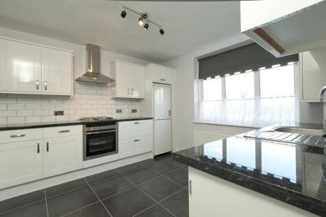 Lynton Road, Acton, London, W3 3 bed flat for sale