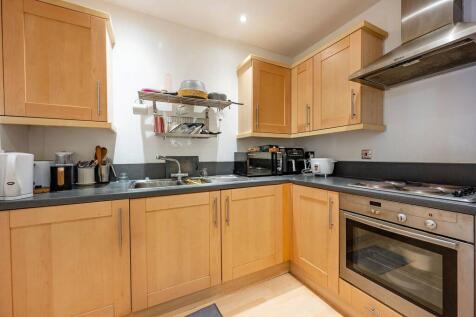 Victoria Road, North Acton, London, W3 Studio for sale