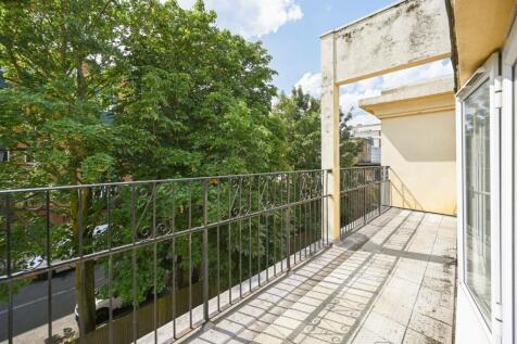 Leeland Terrace, West Ealing, London... 1 bed flat for sale