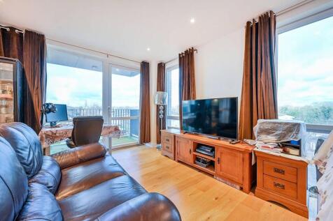 Holman Drive, Ealing, Southall, UB2 1 bed flat for sale