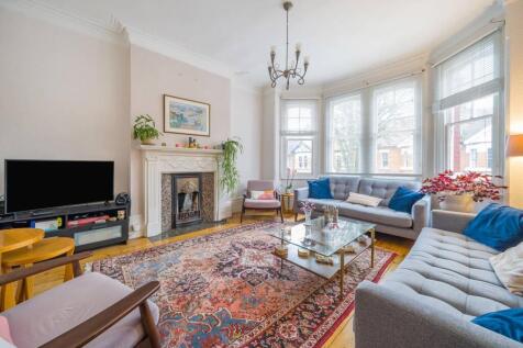 Woodgrange Avenue, Ealing, London, W5 6 bed flat for sale