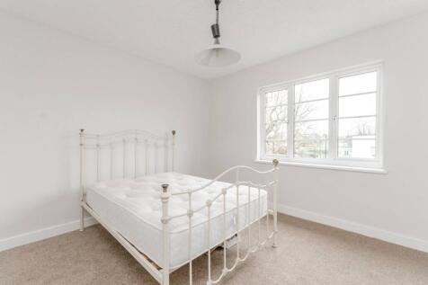 Springfield Court, Acton, London, W3 2 bed flat for sale