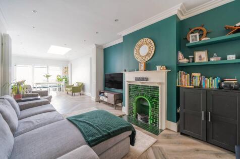 Lynton Road, Acton, London, W3 3 bed semi