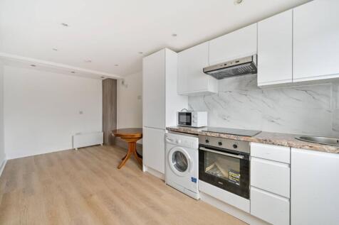 Gunnersbury Avenue, Ealing, W5 Studio for sale