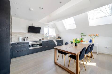 Factory Yard, Ealing, Hanwell, W7 2 bed flat for sale