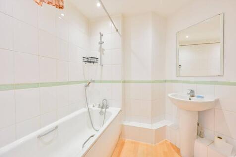 Victoria Road, Acton, London, W3 2 bed flat for sale