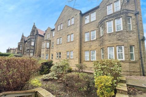 Park Drive, West Yorkshire HD1 2 bed apartment for sale