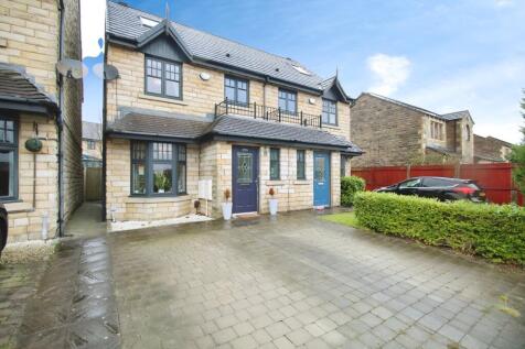 Coppice Drive, Huddersfield HD4 3 bed semi