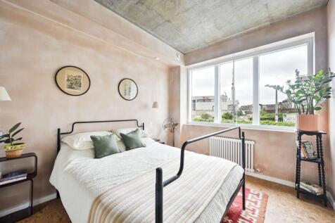 The Curve, Ladbroke Grove, London, W10 2 bed flat for sale