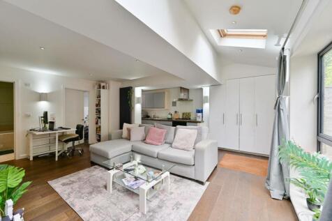 Cromwell Road, Wimbledon, London, SW19 3 bed flat for sale