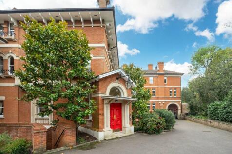 The Downs, Wimbledon, London, SW20 2 bed flat for sale