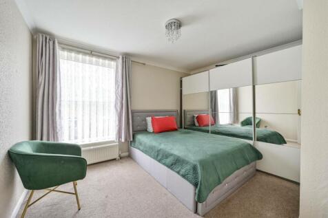 Willmore End, Merton, London, SW19 2 bed terraced house for sale