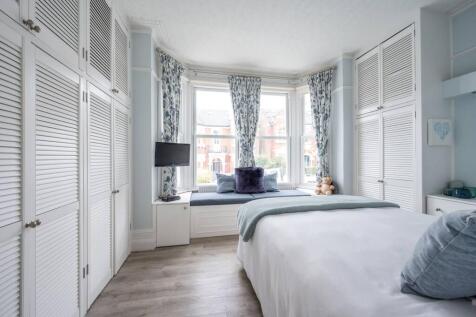 Leopold Road, Wimbledon, London, SW19 2 bed flat for sale