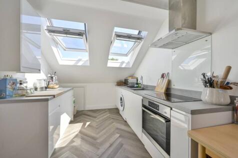 Oxford Avenue, Wimbledon, London, SW20 1 bed maisonette for sale