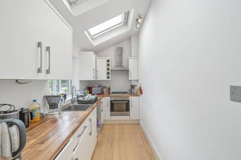 Culverden Road, Balham, London, SW12 3 bed flat for sale
