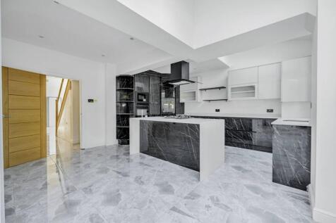 Blairderry Road, Streatham Hill... 6 bed semi
