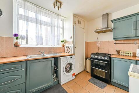 Carminia Road, Heaver Estate, London... 2 bed flat for sale