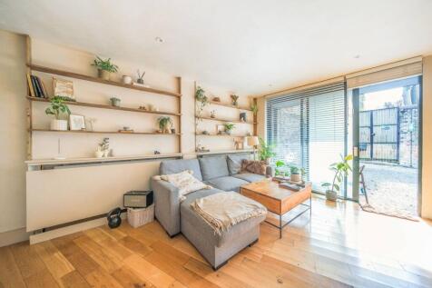 Cadmus Close, Clapham High Street... 2 bed flat for sale