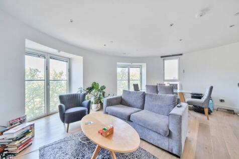 St Lukes Avenue, Battersea, London, SW4 2 bed flat for sale