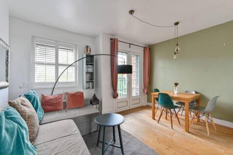 Worsopp Drive, Clapham Common South... 2 bed maisonette for sale