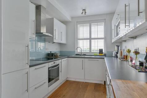 Worsopp Drive, Clapham Common South... 2 bed maisonette for sale