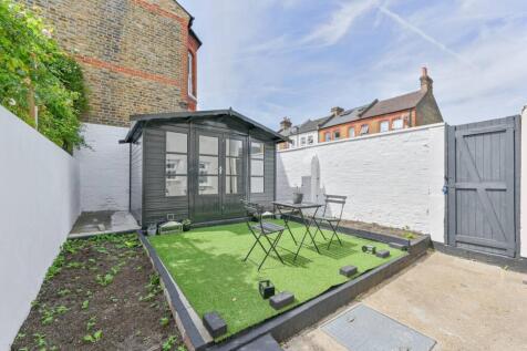 Thornbury Road, Clapham Park, London... 1 bed flat for sale
