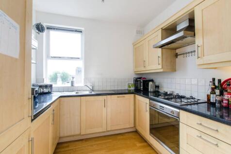 Balham High Road, Tooting Bec... 2 bed flat for sale