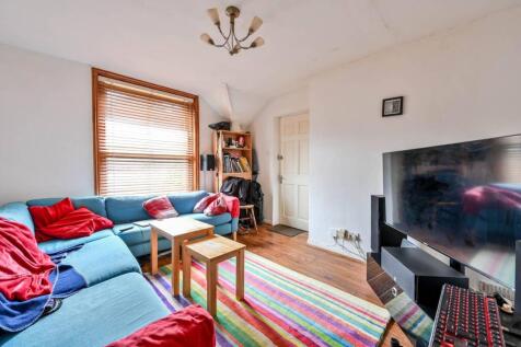 Charterhouse Road, Godalming, GU7 2 bed flat for sale