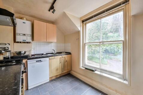 Charterhouse Road, Godalming, GU7 2 bed flat for sale