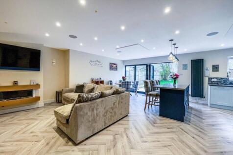 Wallace Close, Guildford, GU3 5 bed bungalow for sale
