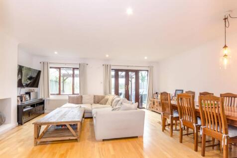 4 bedroom terraced house for sale