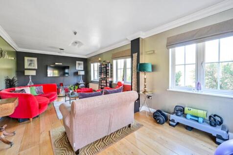 Oakdene Place, Guildford, GU3 4 bed detached house for sale